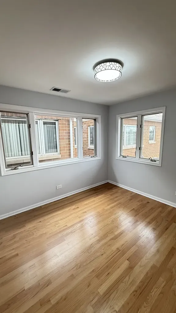 341 West 24th Street Chicago IL 60616