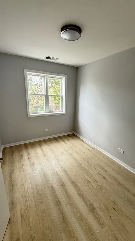 341 West 24th Street Chicago IL 60616