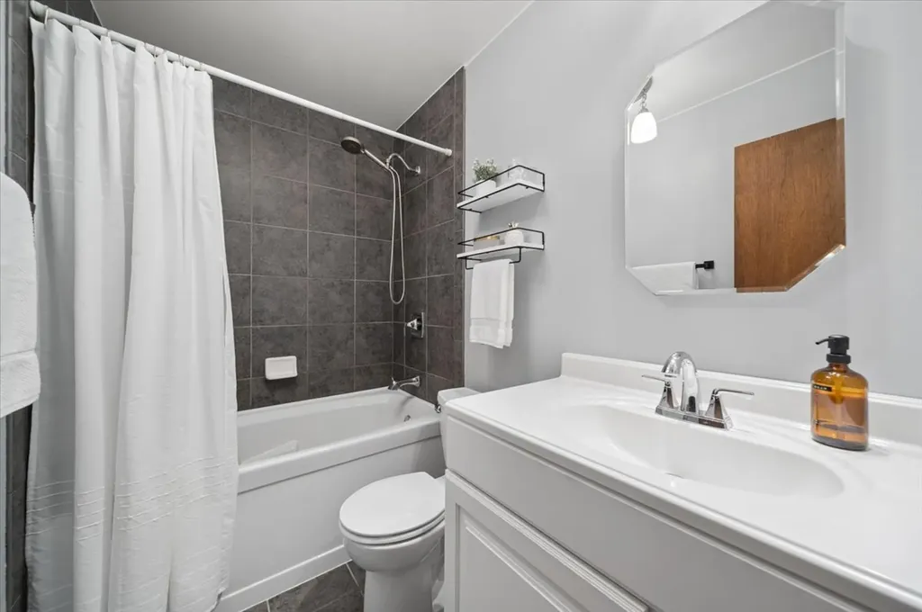 925 Manchester Street Naperville IL 60563