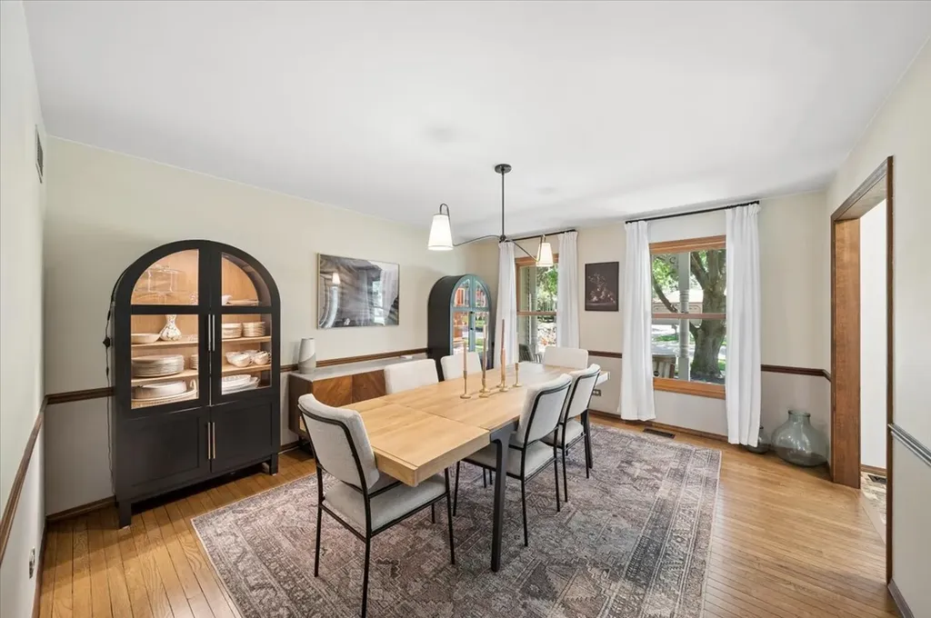 925 Manchester Street Naperville IL 60563