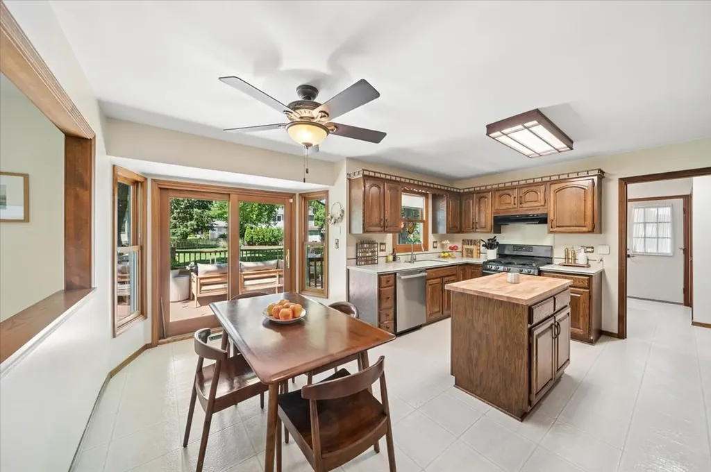 925 Manchester Street Naperville IL 60563