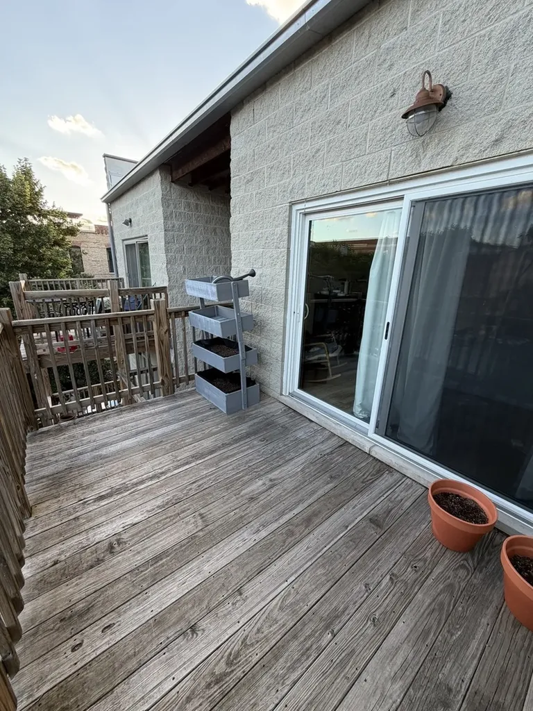 2657 West Thomas Street Chicago IL 60622