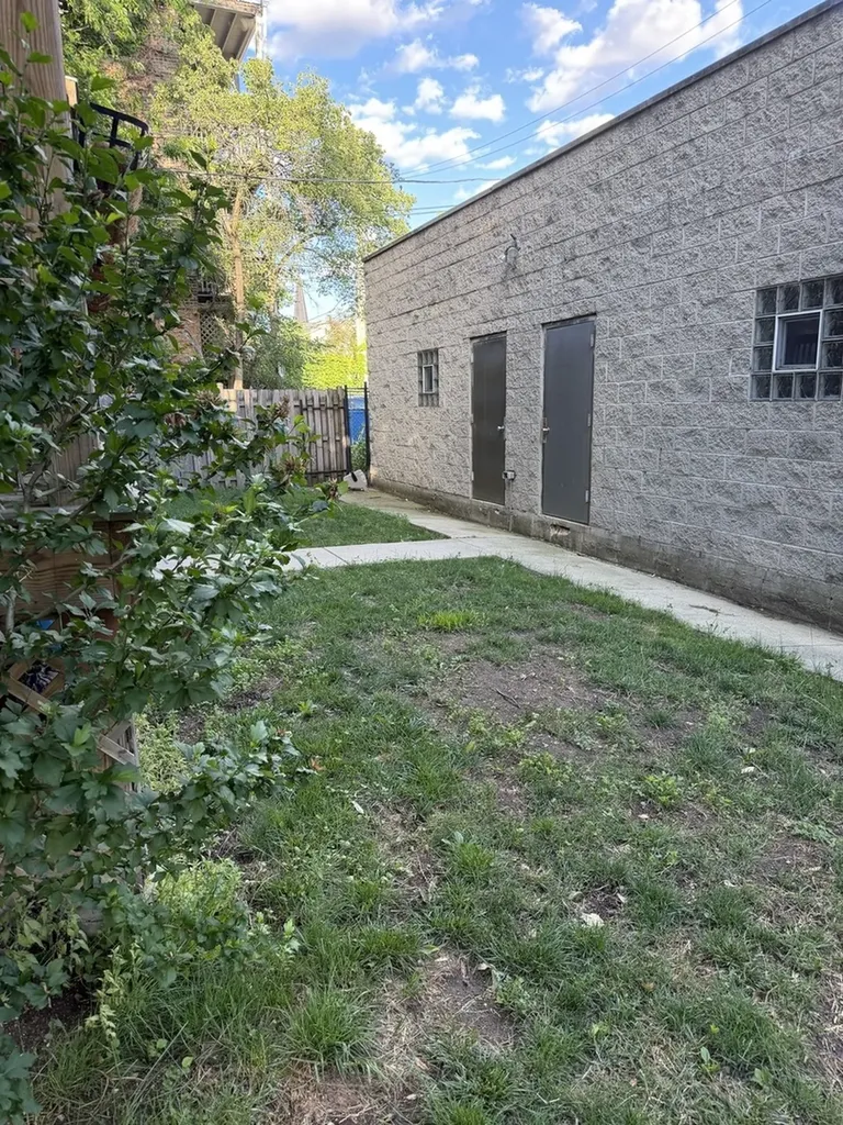 2657 West Thomas Street Chicago IL 60622