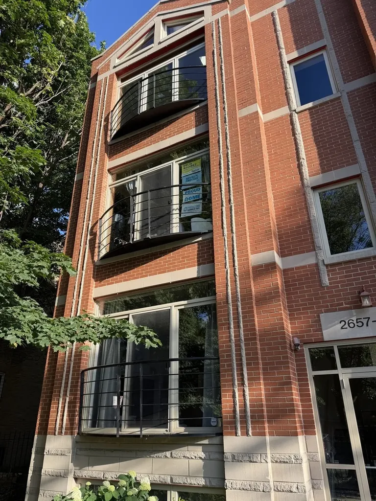 2657 West Thomas Street Chicago IL 60622