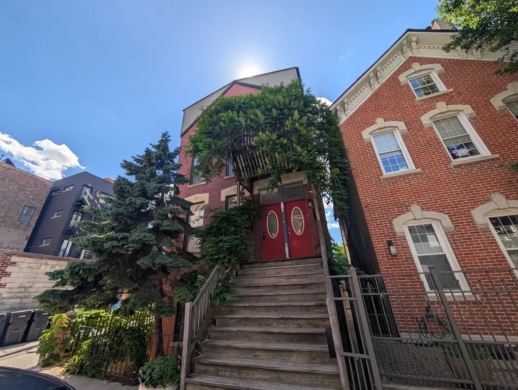 916 North Noble Street Chicago IL 60642