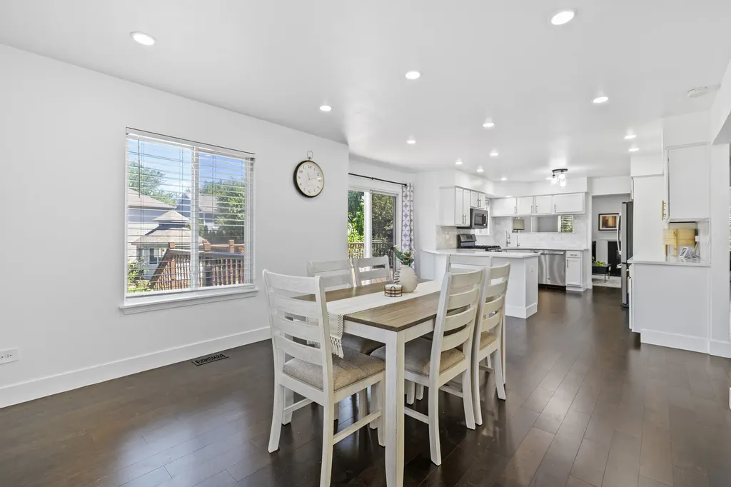 2462 Green Valley Court Aurora IL 60503