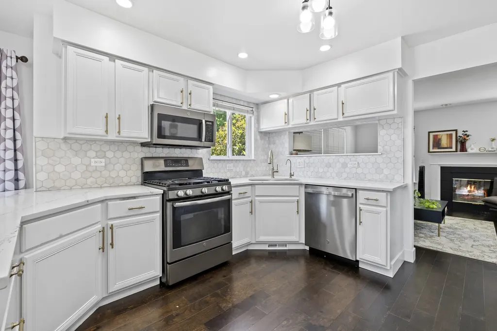 2462 Green Valley Court Aurora IL 60503