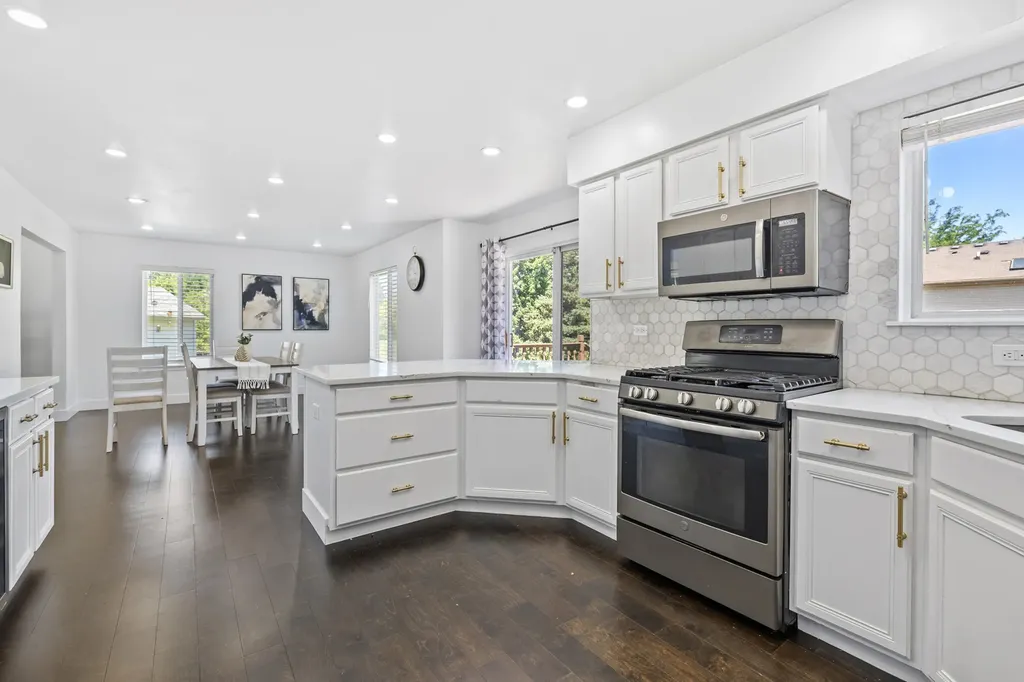 2462 Green Valley Court Aurora IL 60503
