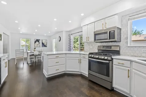 2462 Green Valley Court Aurora IL 60503