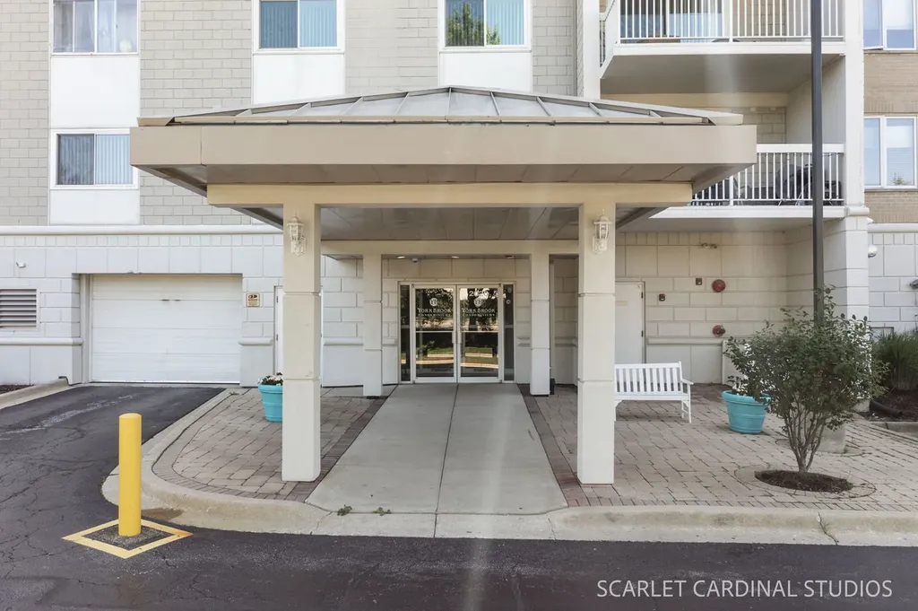 2020 Saint Regis Drive Lombard IL 60148