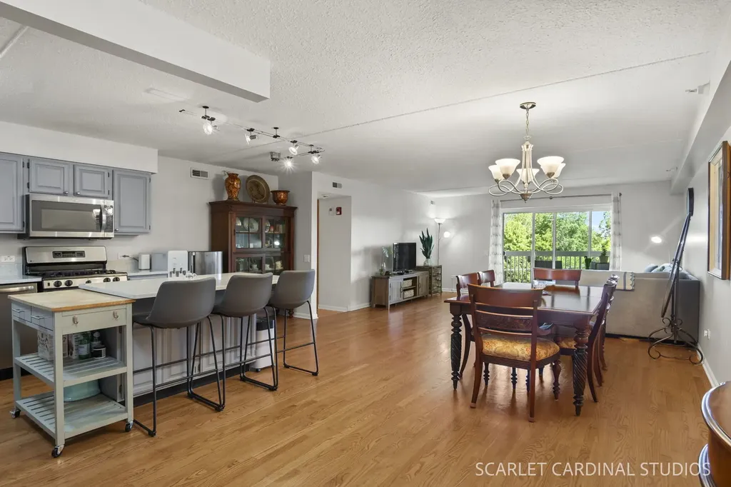2020 Saint Regis Drive Lombard IL 60148