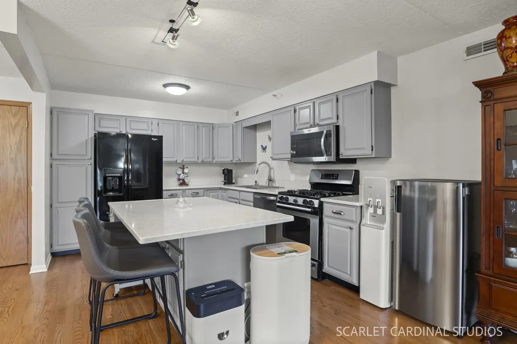 2020 Saint Regis Drive Lombard IL 60148