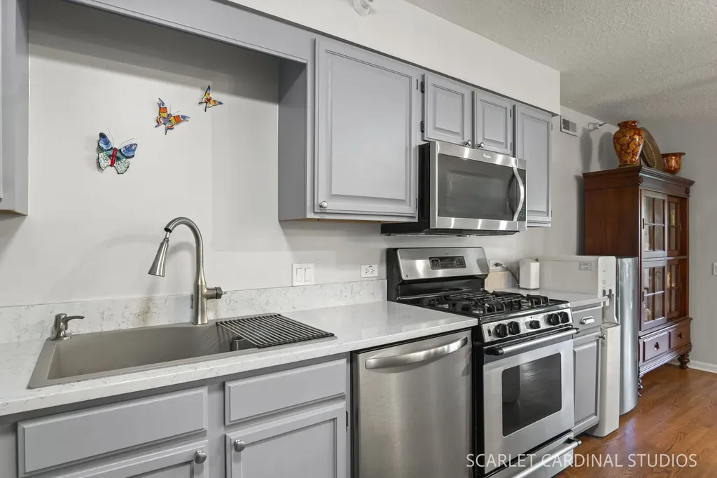 2020 Saint Regis Drive Lombard IL 60148