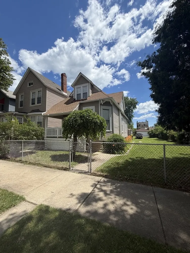 7629 South Dante Avenue Chicago IL 60619