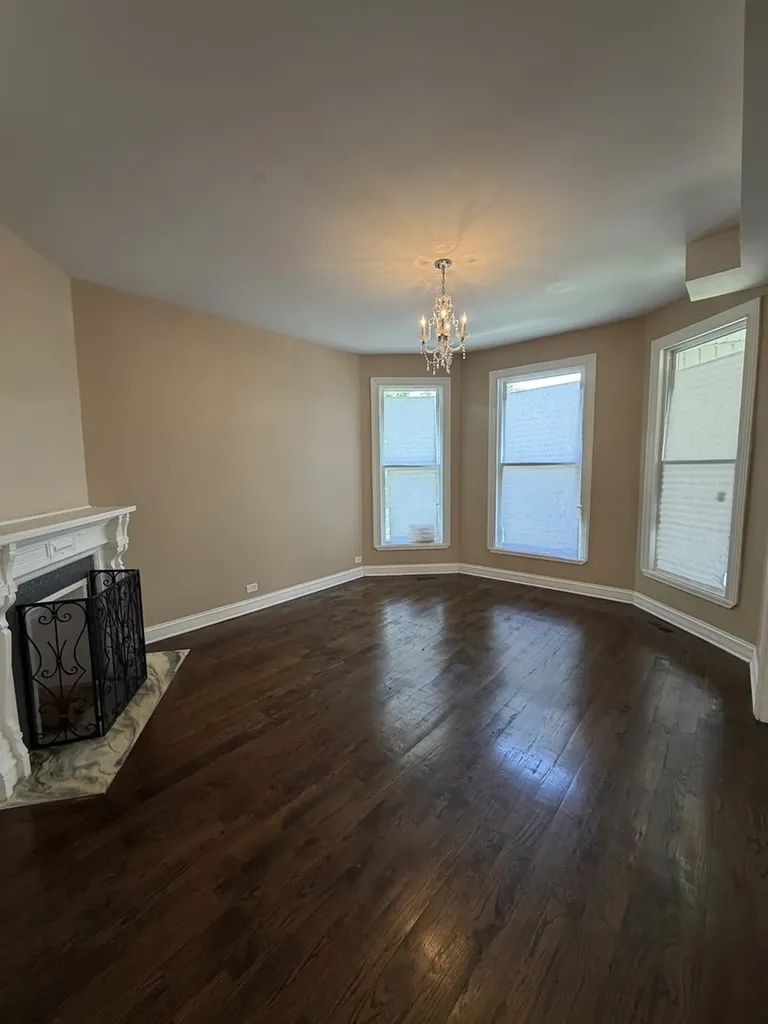 7629 South Dante Avenue Chicago IL 60619