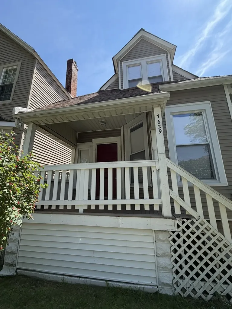 7629 South Dante Avenue Chicago IL 60619