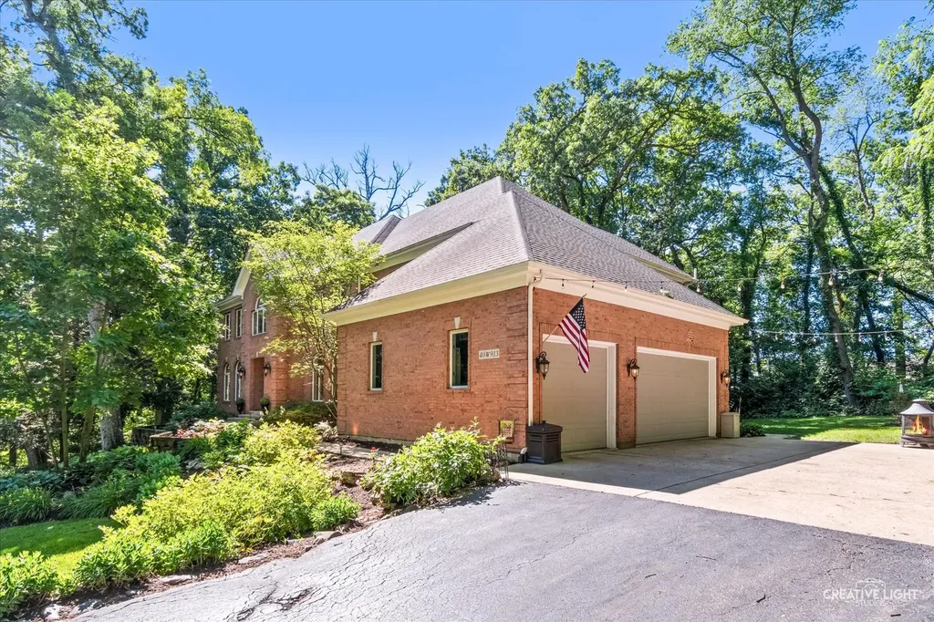 40W913 Trotter Lane St. Charles IL 60175