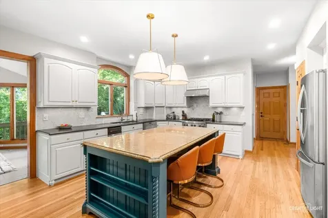 40W913 Trotter Lane St. Charles IL 60175