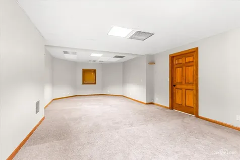 40W913 Trotter Lane St. Charles IL 60175