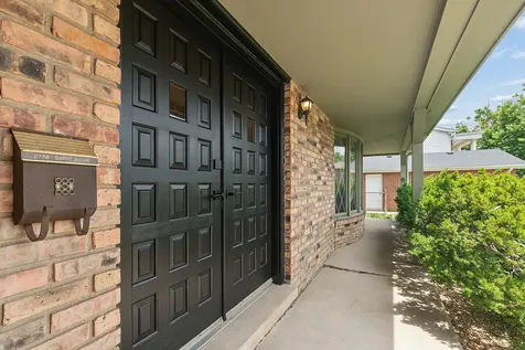 2736 Marlin Court Homewood IL 60430
