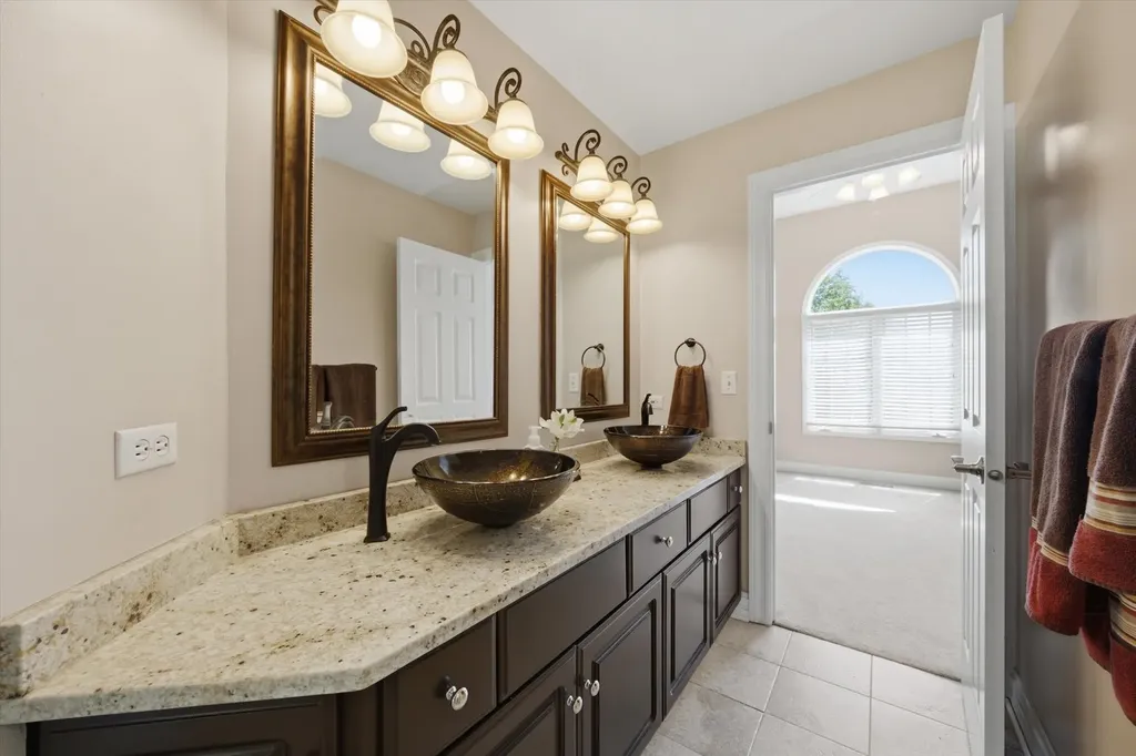 1108 Chadwick Court Aurora IL 60502