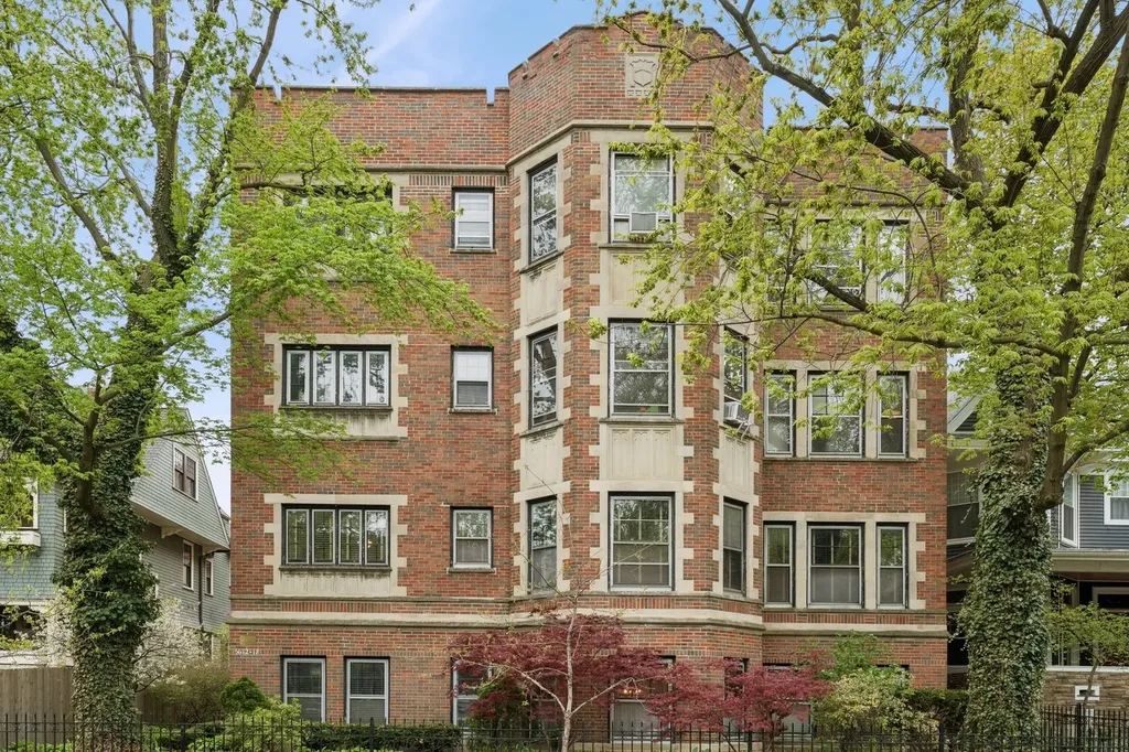 5618 South Blackstone Avenue S Chicago IL 60637