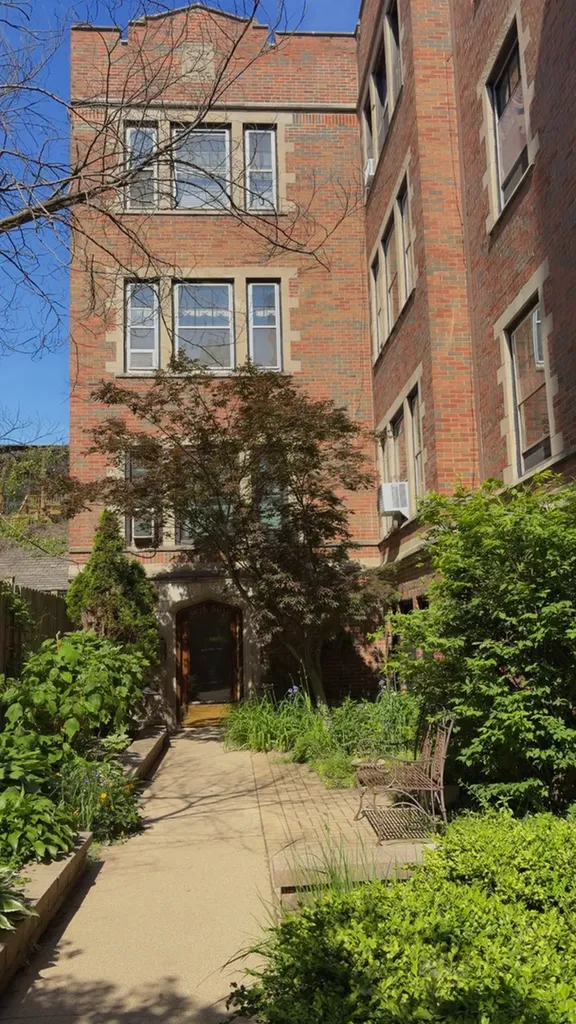 5618 South Blackstone Avenue S Chicago IL 60637