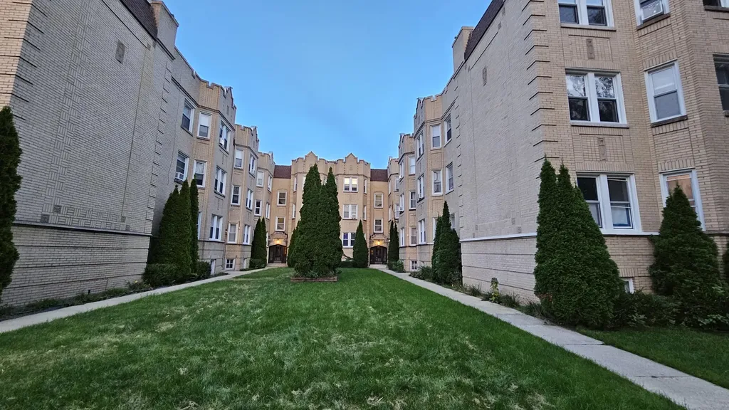 6543 North Francisco Avenue Chicago IL 60645