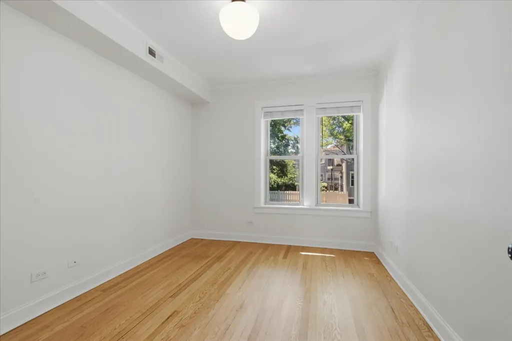 2152 West Ainslie Street Chicago IL 60625