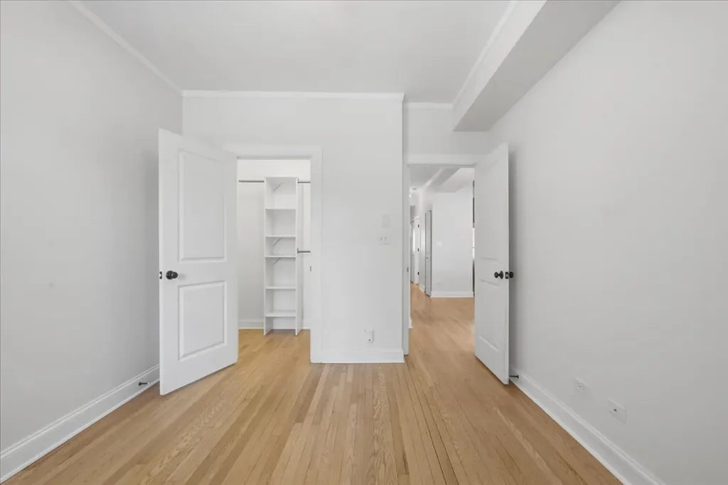 2152 West Ainslie Street Chicago IL 60625