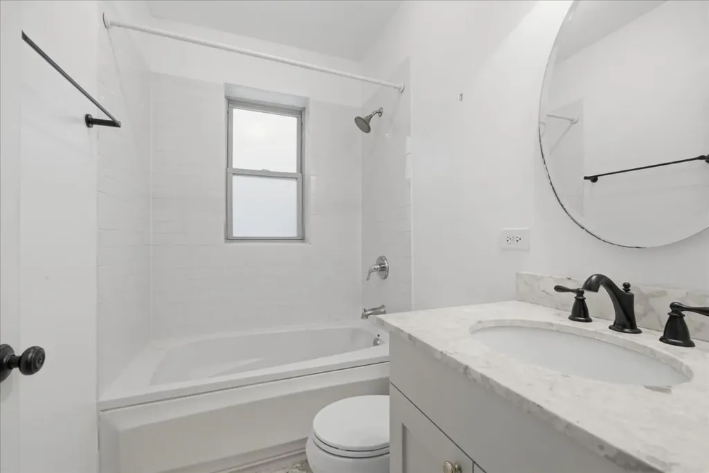2152 West Ainslie Street Chicago IL 60625