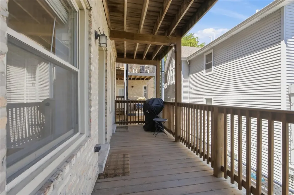 2152 West Ainslie Street Chicago IL 60625