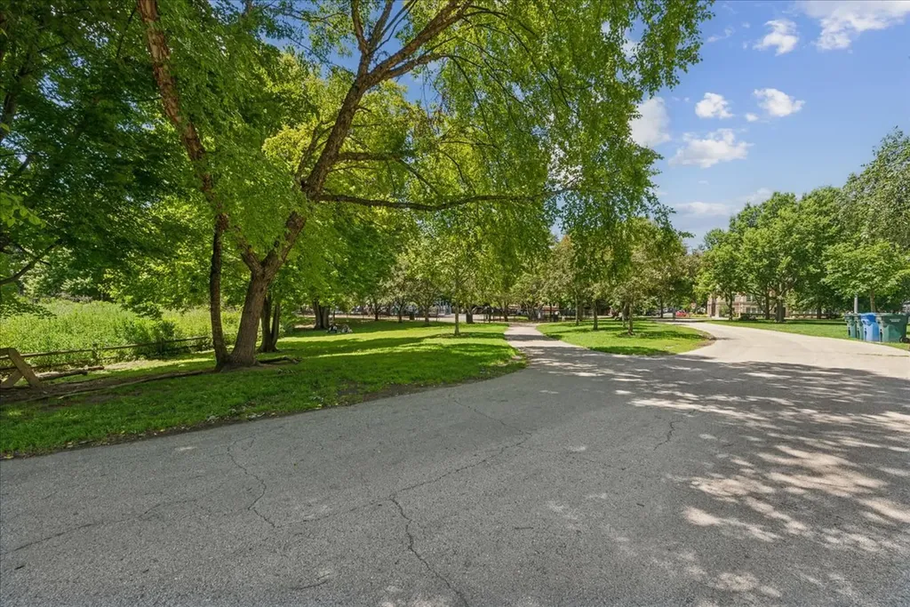2152 West Ainslie Street Chicago IL 60625
