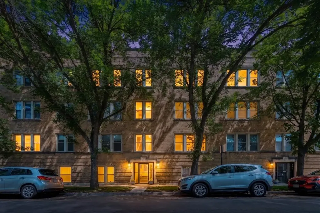 2152 West Ainslie Street Chicago IL 60625