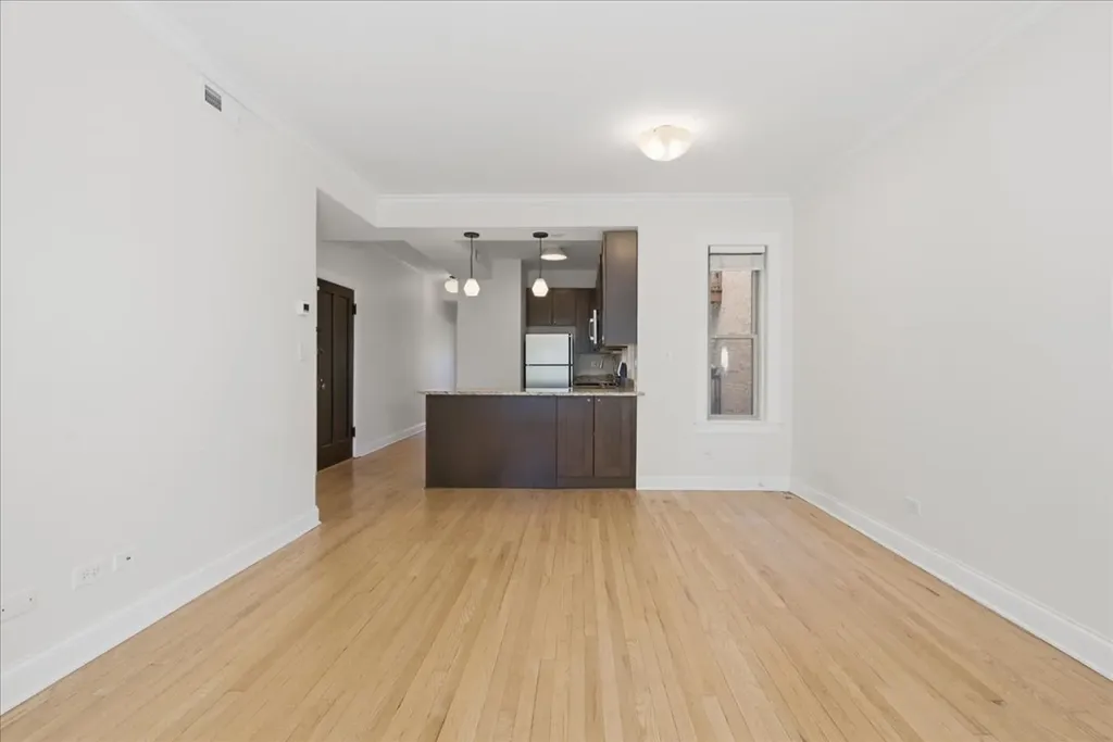 2152 West Ainslie Street Chicago IL 60625