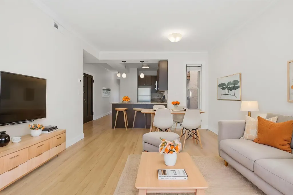 2152 West Ainslie Street Chicago IL 60625