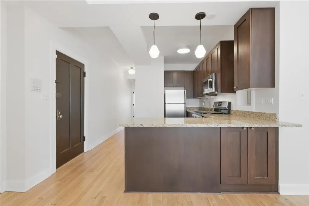 2152 West Ainslie Street Chicago IL 60625