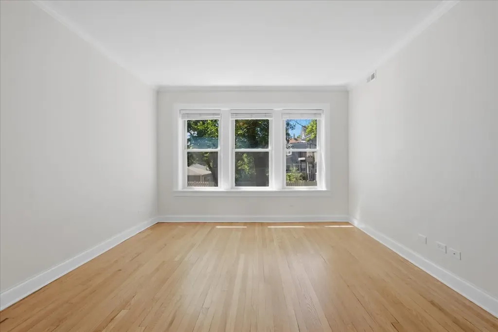 2152 West Ainslie Street Chicago IL 60625