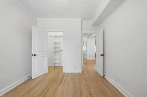 2152 West Ainslie Street Chicago IL 60625