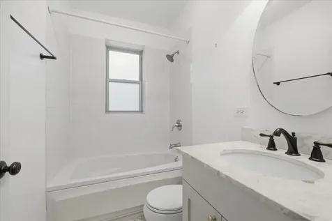 2152 West Ainslie Street Chicago IL 60625