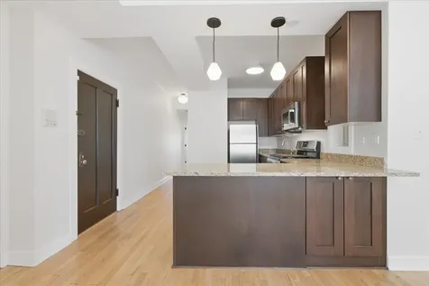 2152 West Ainslie Street Chicago IL 60625