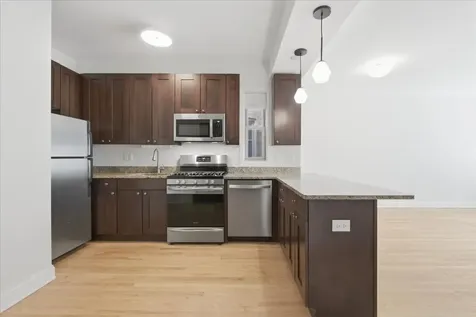 2152 West Ainslie Street Chicago IL 60625