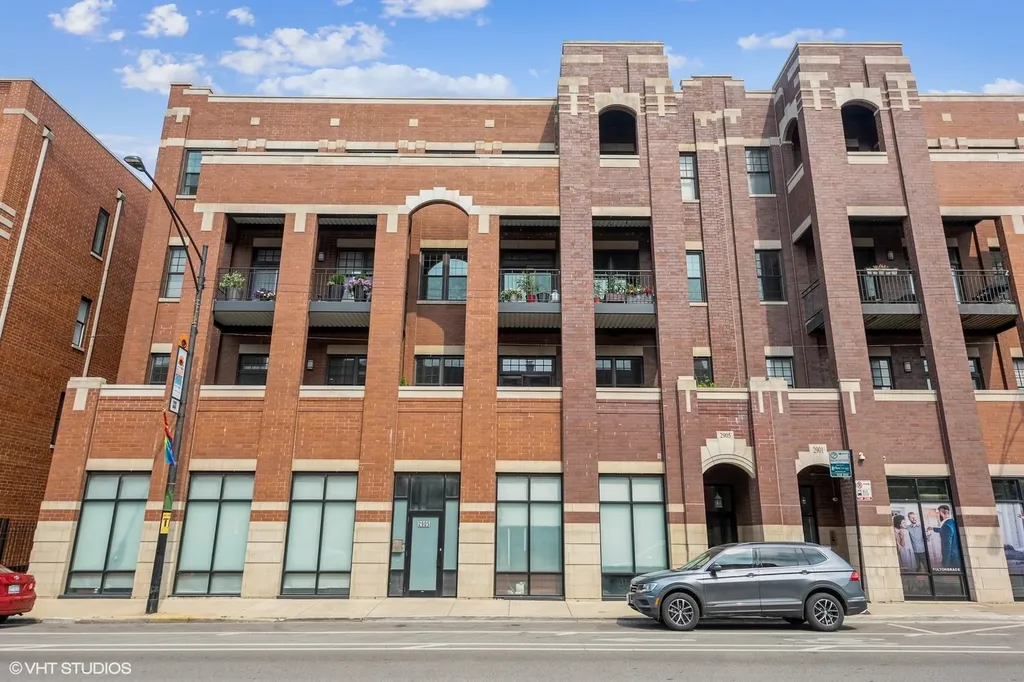 2905 North Halsted Street Chicago IL 60657