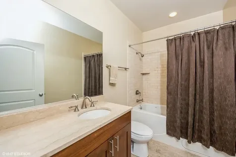2905 North Halsted Street Chicago IL 60657