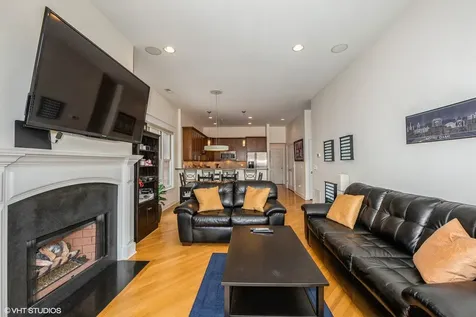 2905 North Halsted Street Chicago IL 60657