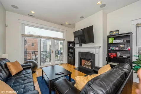 2905 North Halsted Street Chicago IL 60657