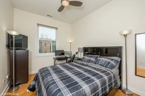 2905 North Halsted Street Chicago IL 60657