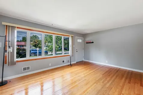 8737 South 51st Avenue Oak Lawn IL 60453