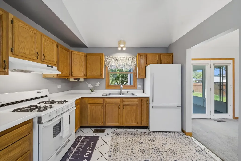 752 Rosanne Street Lockport IL 60441