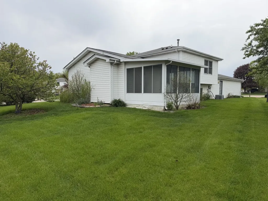 752 Rosanne Street Lockport IL 60441